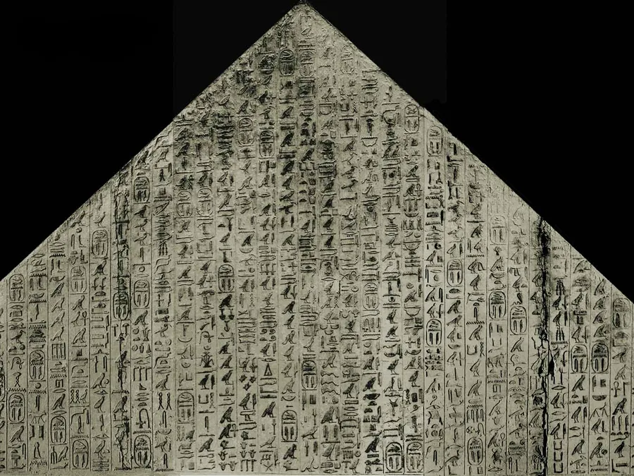 Hieroglyphic Pyramid Texts inscription plate for utterances in the 273 to 276 range.